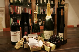 הבית הפתוח הגדול של סוף השנה :
יין,  שוקולד ושמפניה ב'איש הענבים' ביפו
